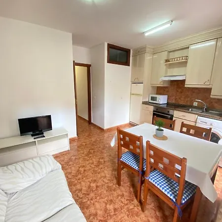 Plaza Celso Garcia De La Riega 6, 1 Apartment